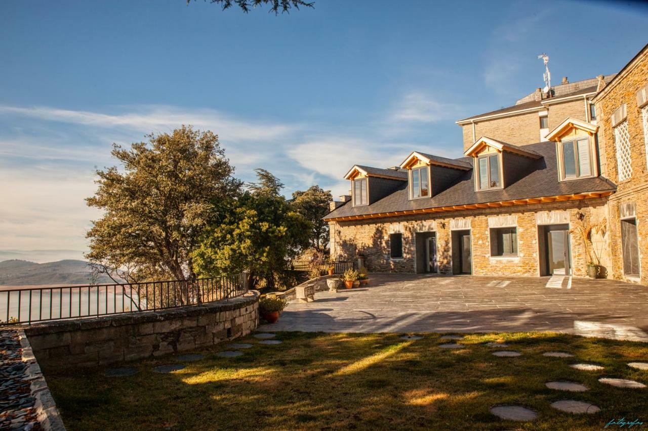 The Rock Suites & Spa Congosto Esterno foto