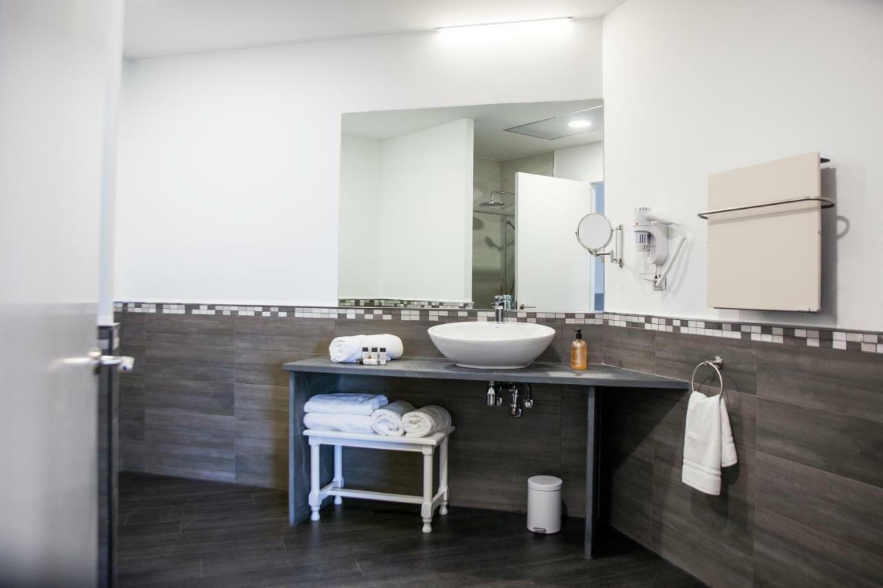 The Rock Suites & Spa Congosto Esterno foto