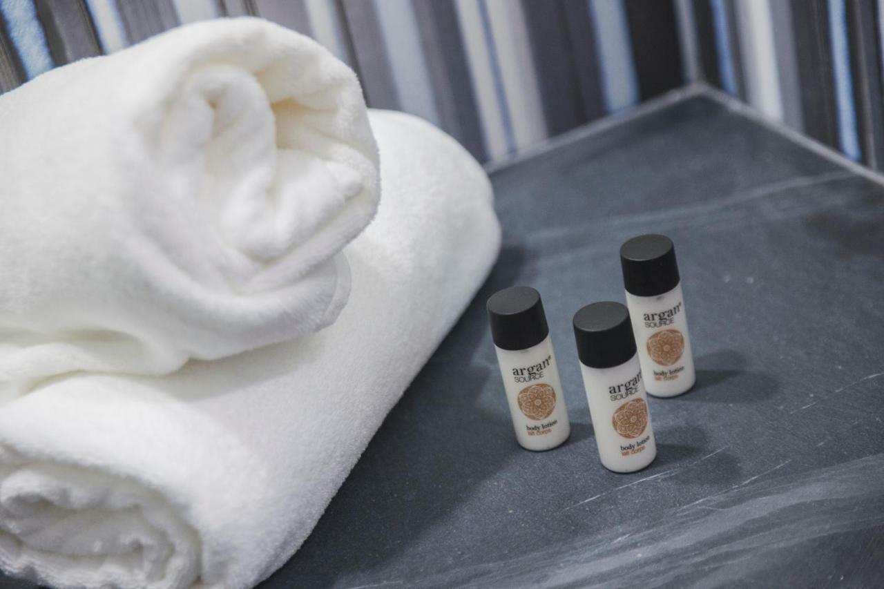 The Rock Suites & Spa Congosto Esterno foto