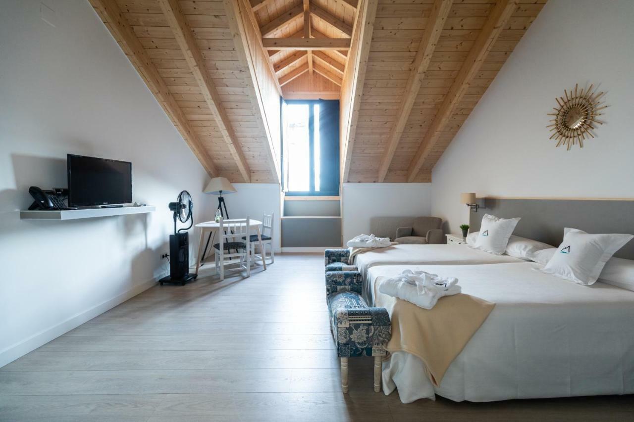 The Rock Suites & Spa Congosto Esterno foto