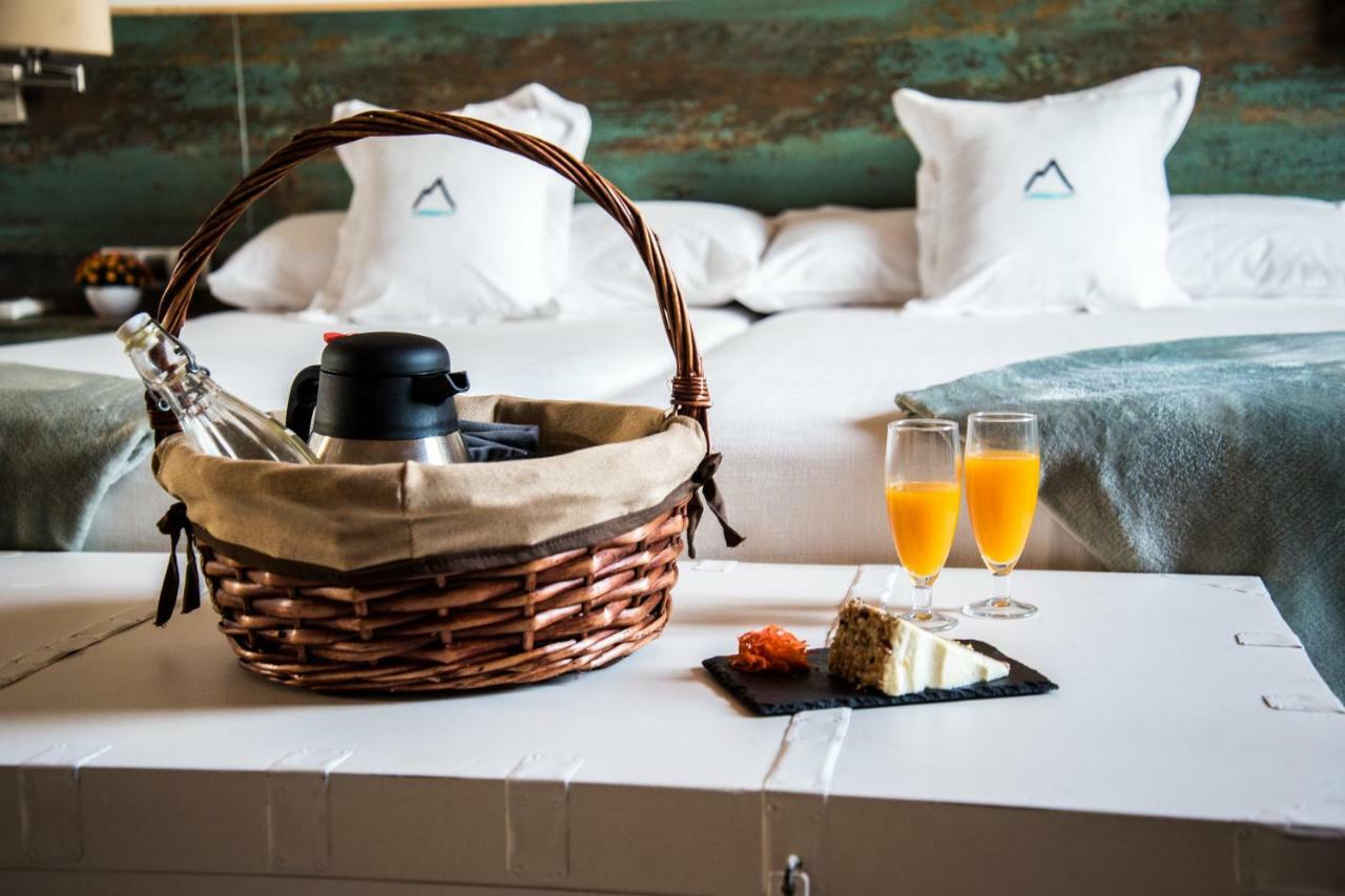The Rock Suites & Spa Congosto Esterno foto