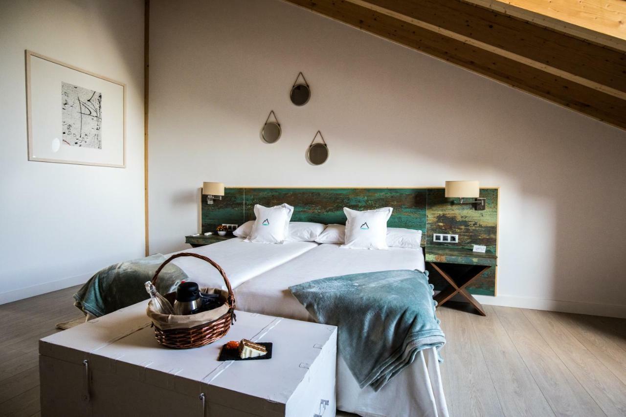 The Rock Suites & Spa Congosto Esterno foto